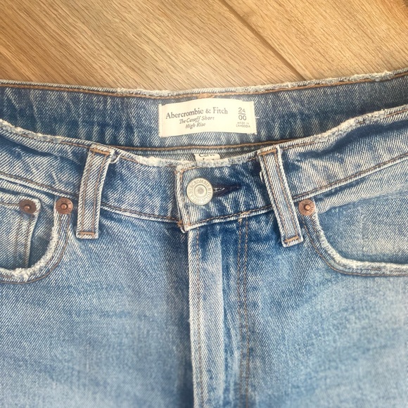 Abercrombie and Fitch High Rise Shorts - Picture 3 of 3